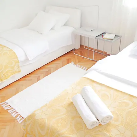 House Suncani Dvori רוגוזניצה