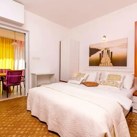 度假居 House Suncani Dvori 罗戈兹尼察