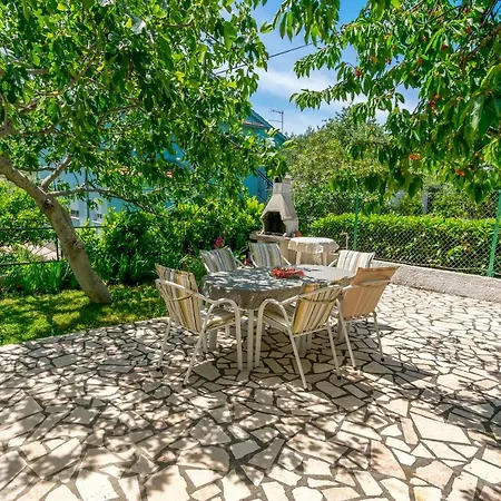 House Suncani Dvori 罗戈兹尼察