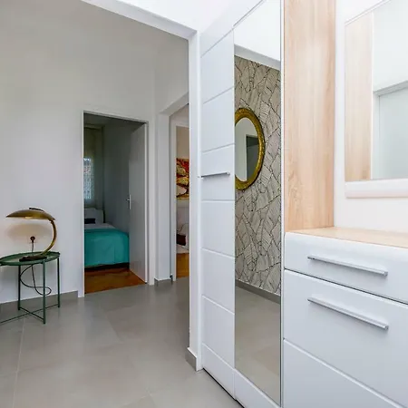 House Suncani Dvori